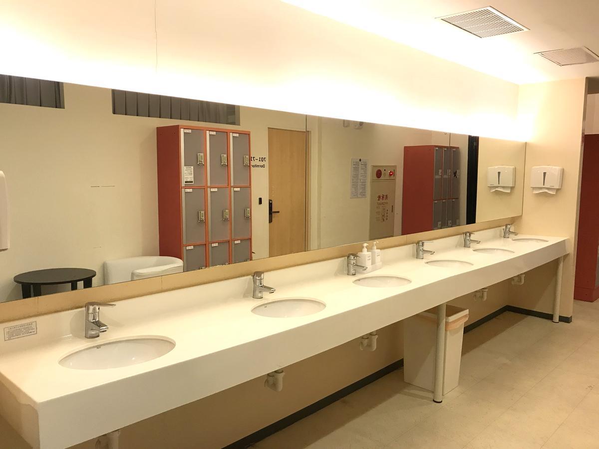 Single Inn- Kaohsiung Linsen Экстерьер фото